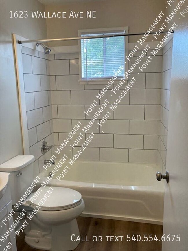 Foto del edificio - 1623 Wallace Ave NE