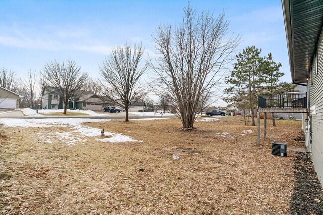 Foto del edificio - "Charming 4-Bedroom Home with Granite Elegance in Lino Lakes – 2584 Sq Ft of Comfort!"