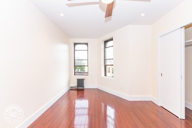 Building Photo - 223 Bainbridge St