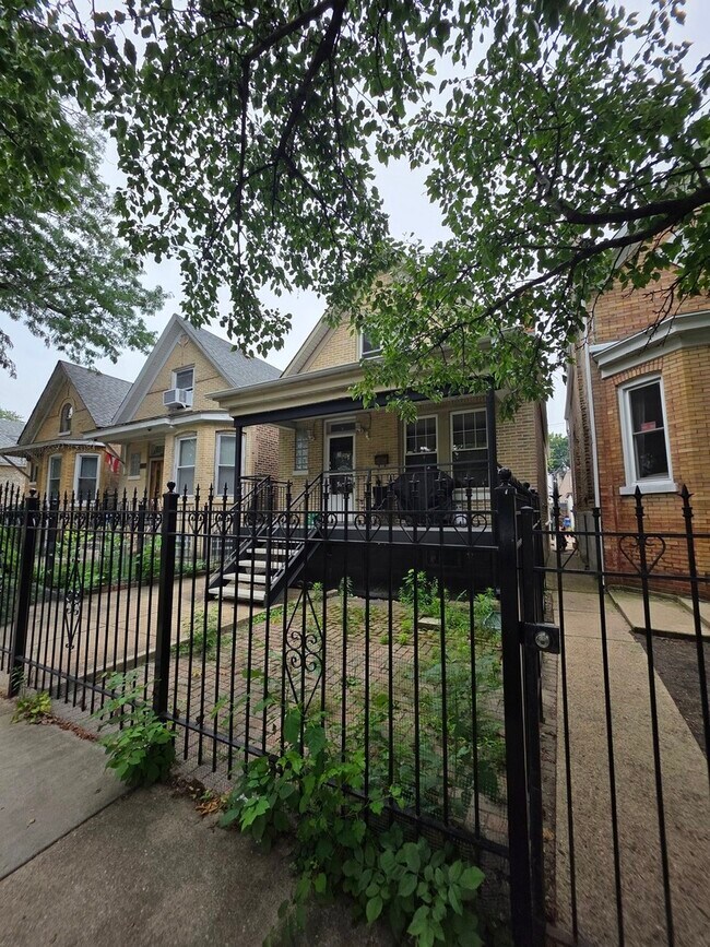 Foto del edificio - 3419 W Beach Ave