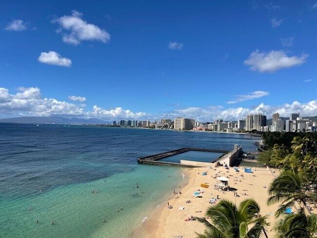 Foto del edificio - Spectacular Ocean Views - Fully Furnished Studio w/ Parking - San Souci