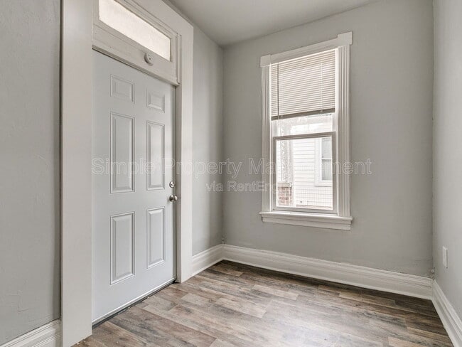 Building Photo - 611 E Springer Ave