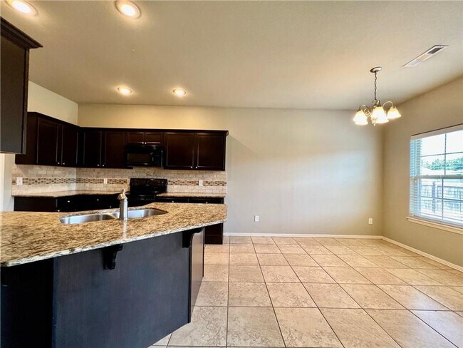 Building Photo - Nice Home in South East Fayetteville