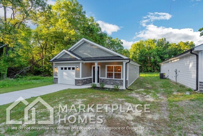 Building Photo - 3910 Standish Dr