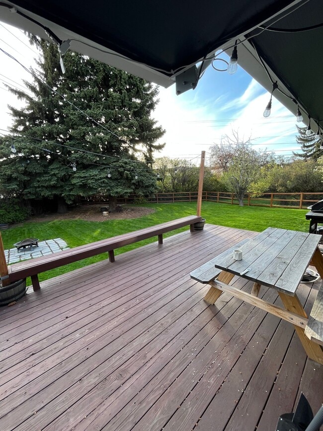 Foto del edificio - FULLY FURNISHED Midtown Three Bedroom Spac...