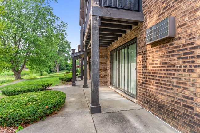 Building Photo - 15128 Quail Hollow Dr