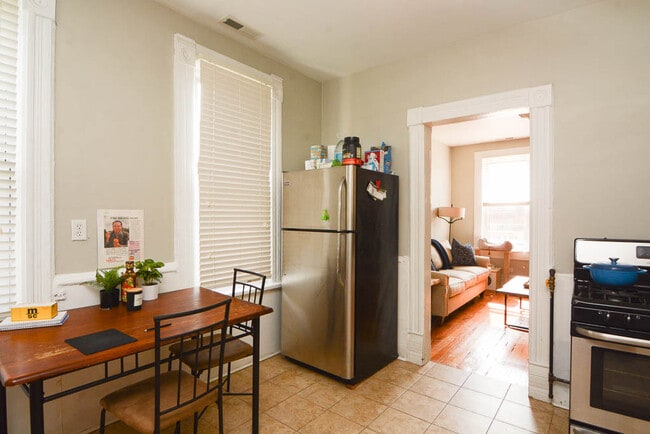 Foto del edificio - 1248 N Greenview Ave