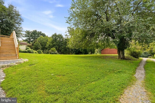 Foto del edificio - 8643 Ridge Rd