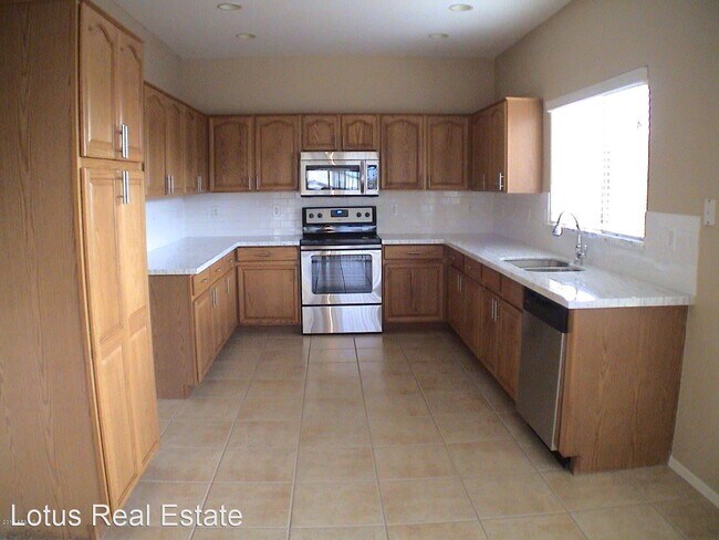 Foto del edificio - 4 br, 2 bath House - 5201 W Sunland Ave.