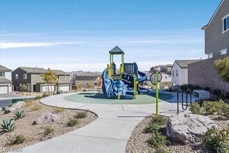 Building Photo - 352 Rosefinch St