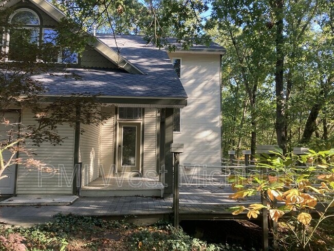 Building Photo - 6803 Blue Ridge Dr NE