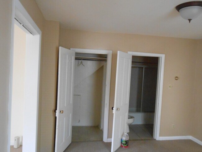 Building Photo - 2029 Windsong Dr