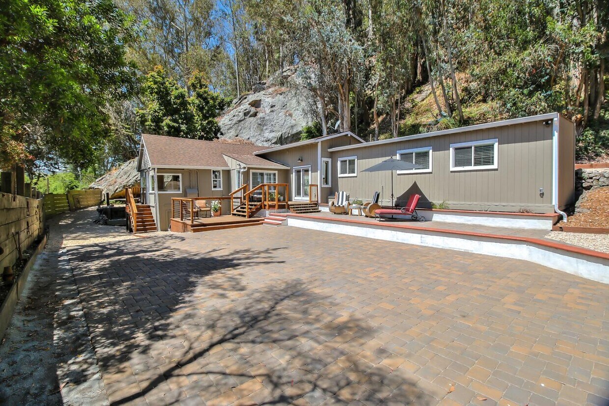 Primary Photo - 11880 San Mateo Rd