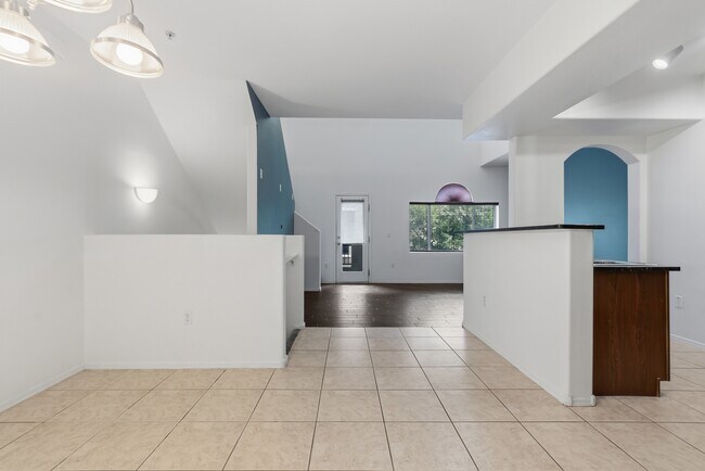 Foto del edificio - 2150 W Alameda Rd