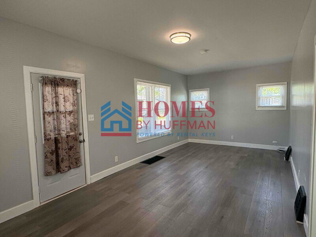 Foto del edificio - Two Bedroom House | Updated Unit