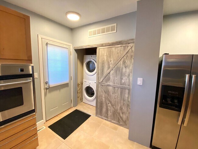 Building Photo - Updated 2 Bedroom House in North Moorhead!
