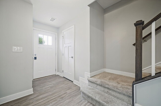 Building Photo - Luxurious 3-bedroom 2.5 bath townhome with Garage in Chesapeake