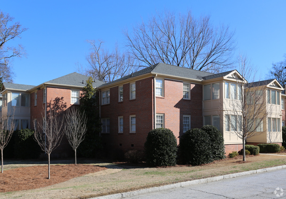 Building Photo - Peachtree Memorial Crest