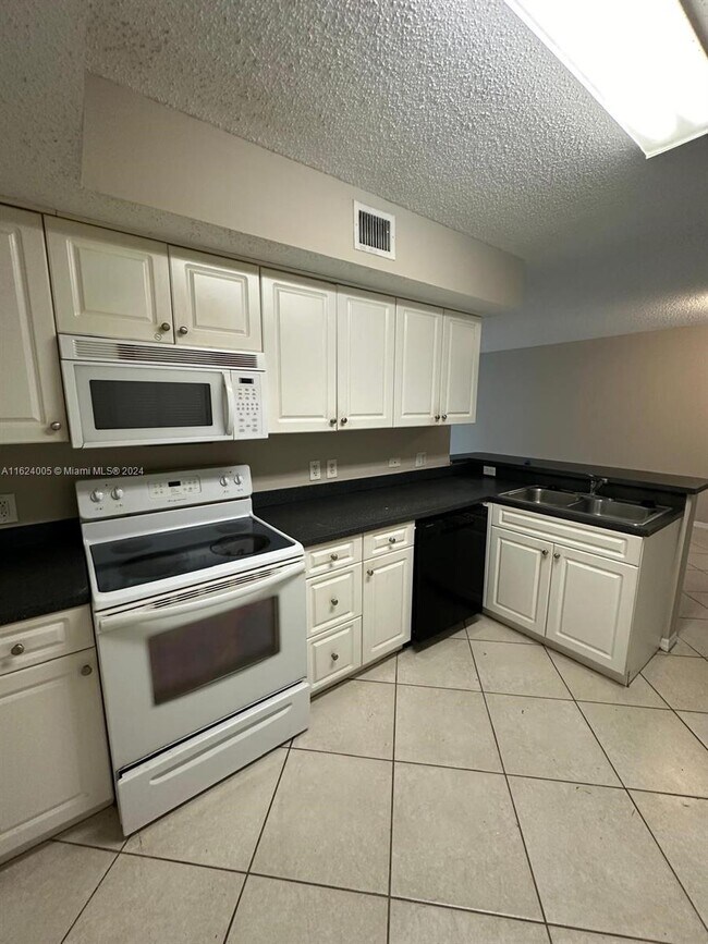 Foto del edificio - 9650 NW 2nd St