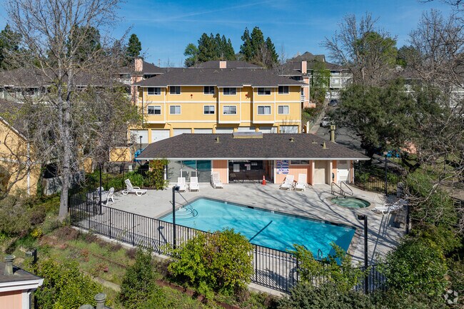 Piscina - Parkway Place