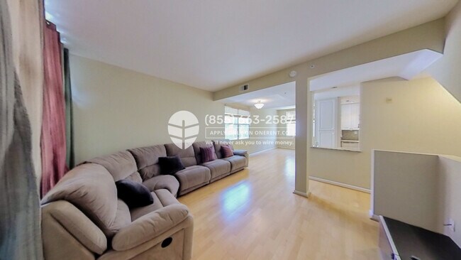 Building Photo - 334 Dunsmuir Terrace