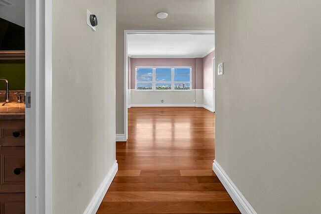 Building Photo - 2500 E Las Olas Blvd