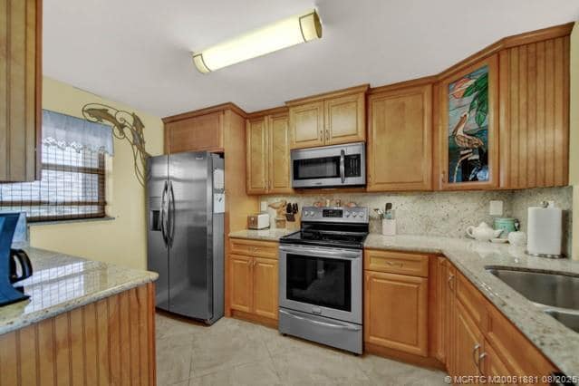 Building Photo - 9490 S Ocean Dr