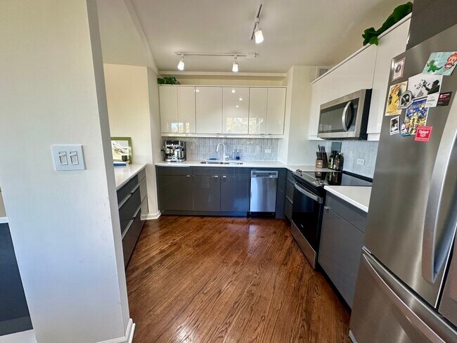 Foto del edificio - 3410 N Lake Shore Dr