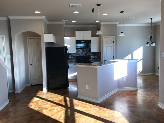 Building Photo - Town home for rent