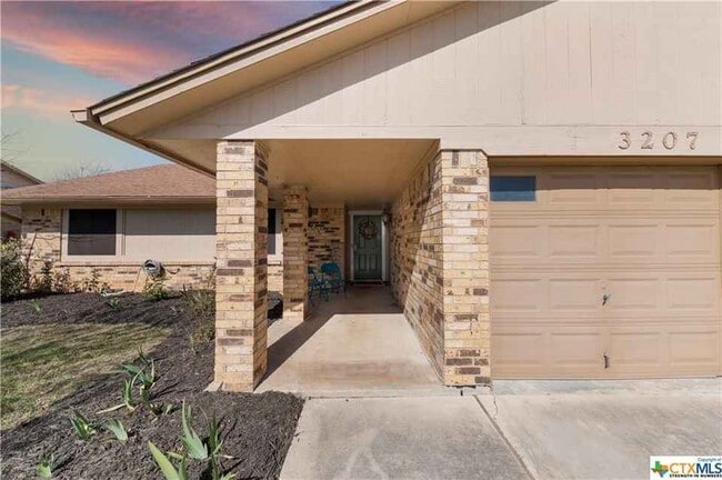 Building Photo - 3207 Tallwood Dr