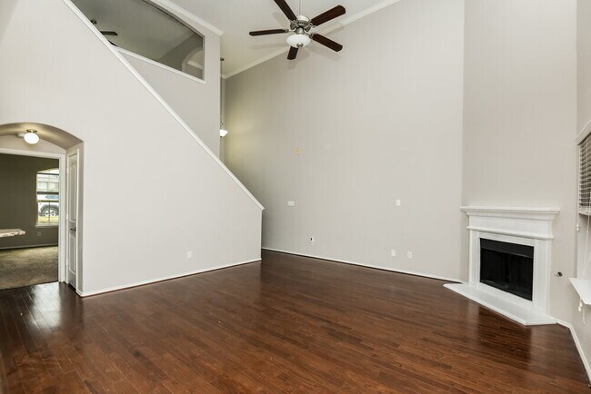 Building Photo - 5864 Fir Tree Ln