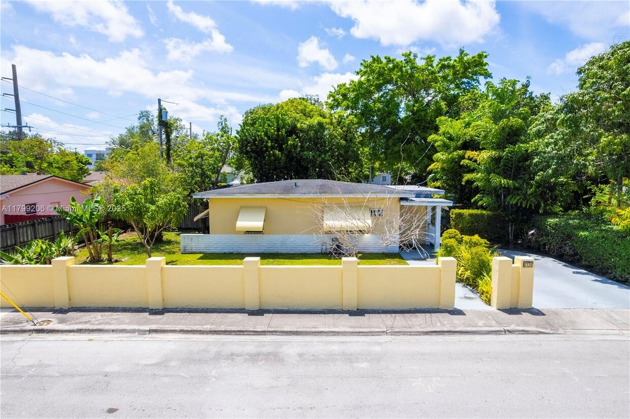 Primary Photo - 6320 SW 58th Pl