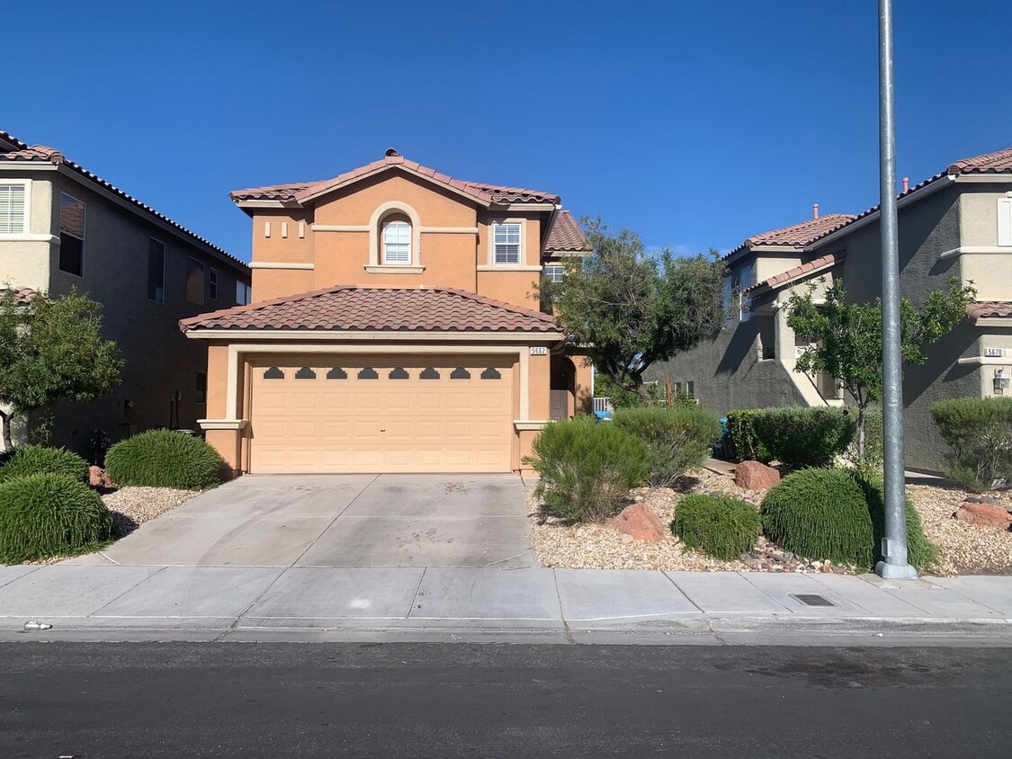 Primary Photo - Upgraded 3 bedroom home with loft and den....