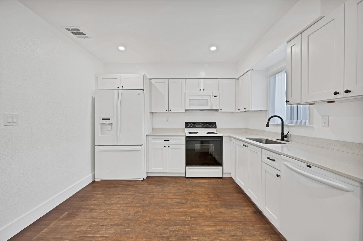 Photo - 238 SW 7th St (Dania Beach, FL)