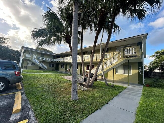 Building Photo - 6601 SW 46th St
