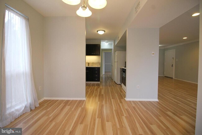 Building Photo - 2032 Royal Fern Ct