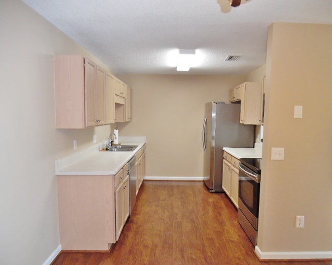 Building Photo - 601 Pelham Square Way