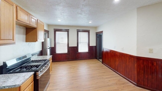 Building Photo - 190 Pilgrim Ave