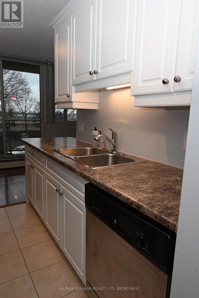 Photo du bâtiment - 6400 Huggins St