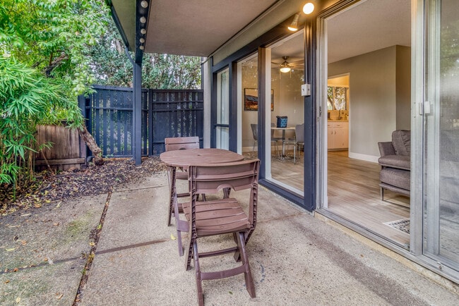 Foto del edificio - 801 Middlefield Rd