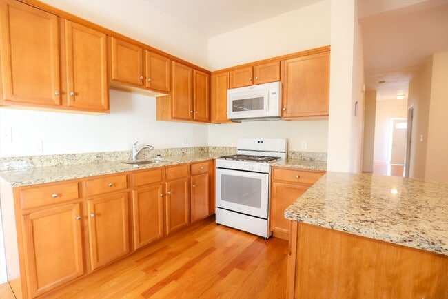 Foto del edificio - 29-33-33 Highland Ave