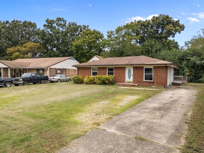 Building Photo - Fantastic 3 Bedroom Ranch home in SE Ralei...