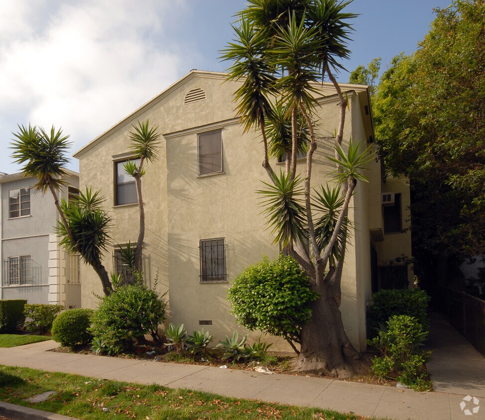 Primary Photo - 5662 San Vicente Blvd