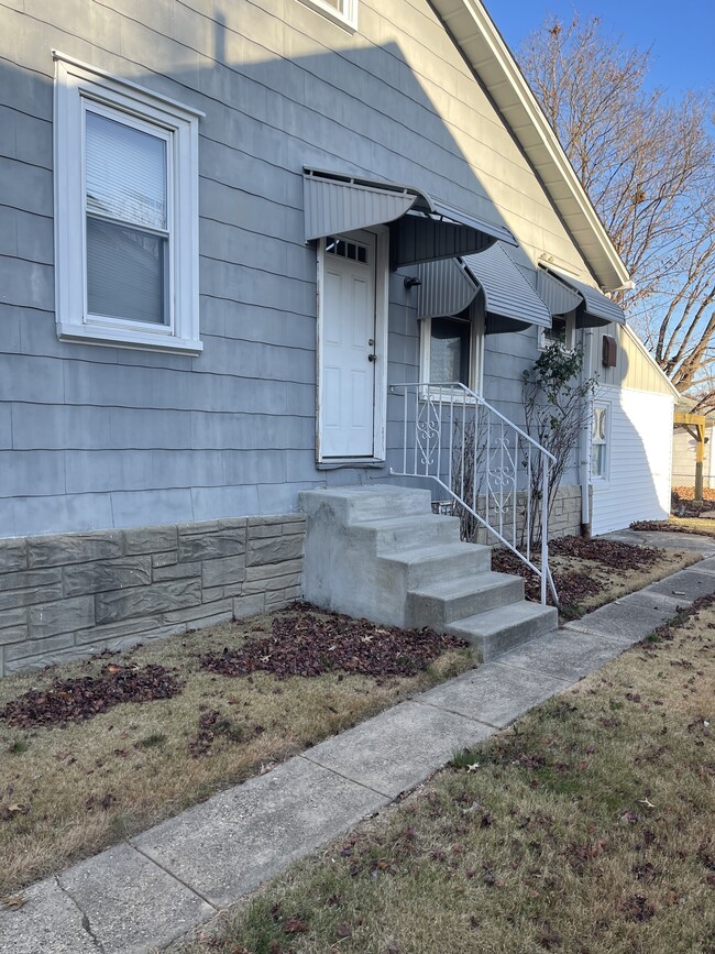 Entrance to unit - 1025 Shelmire Ave