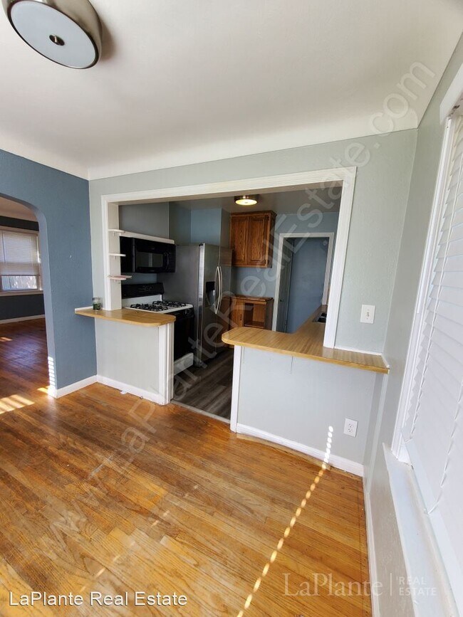Building Photo - 3 br, 1 bath House - 3231 Bellevue Rd.