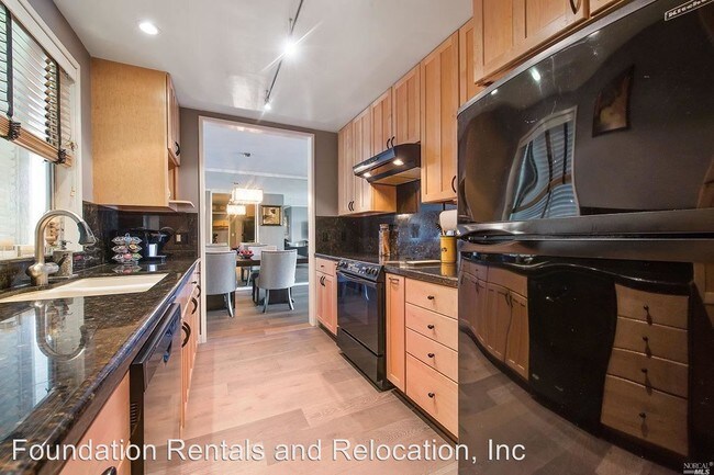 Foto del edificio - 3107 Shelter Bay Ave