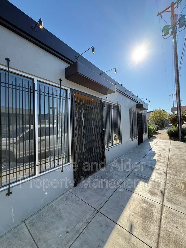 Foto del edificio - 3552 NE Sandy Blvd