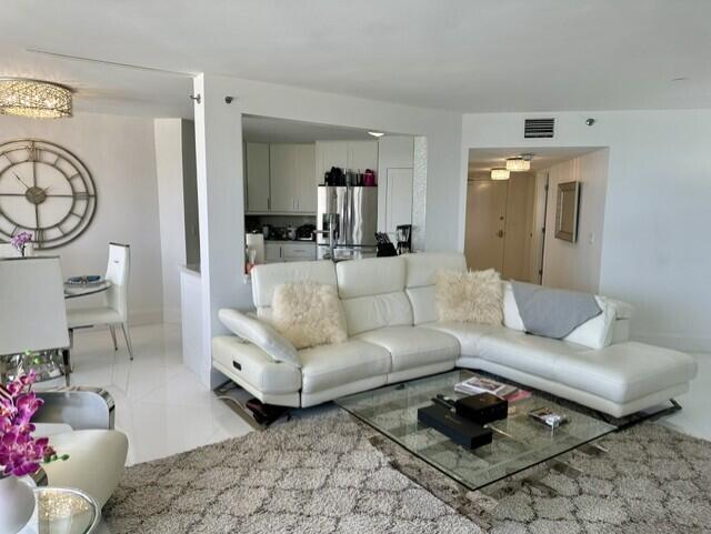 Foto del edificio - 3560 S Ocean Blvd
