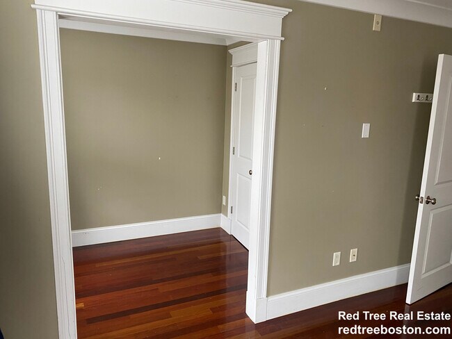 Foto del edificio - 632 E Broadway