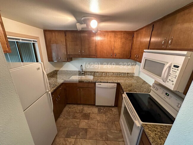 Building Photo - 345 Hunington Ave